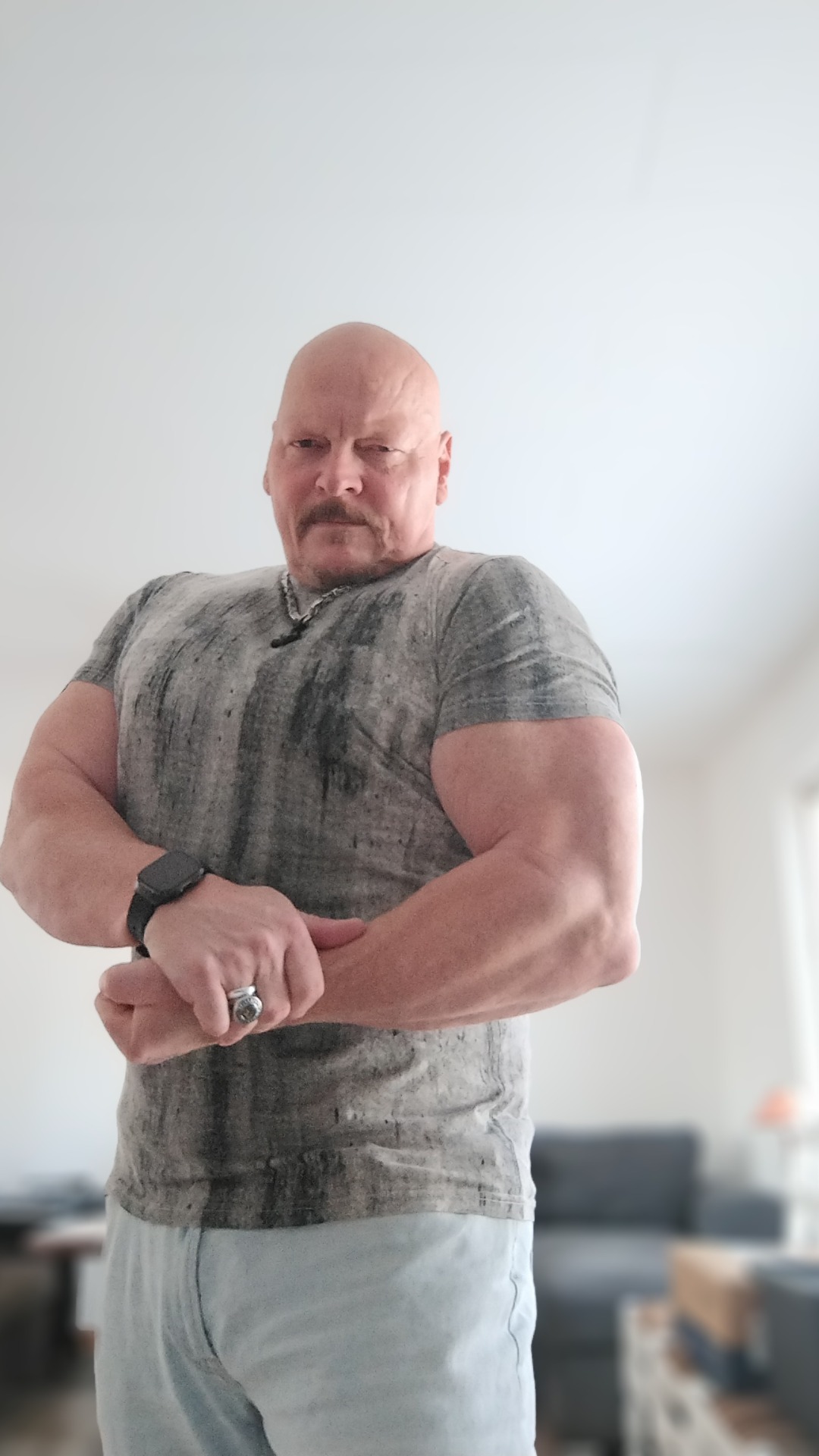 Jag är 62 år gammal och bygger muskler, det kan du med göra med min hjälp från början! 💪🙂